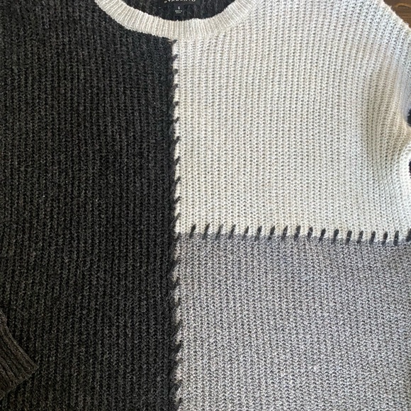 Colorblock Sweater - Picture 3 of 8